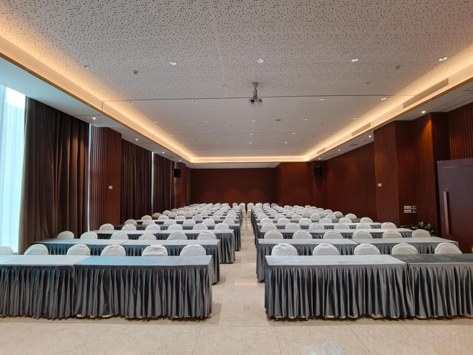 Phoenix Hill Hotel Dongguan - Golf Course Shop Exterior photo