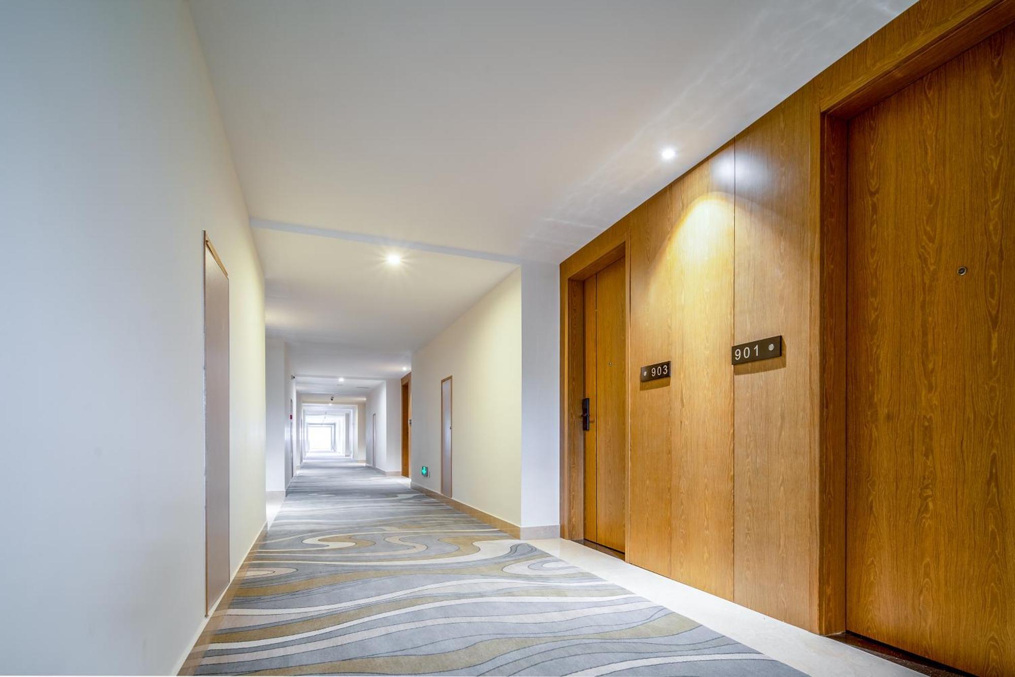 Phoenix Hill Hotel Dongguan - Golf Course Shop Exterior photo
